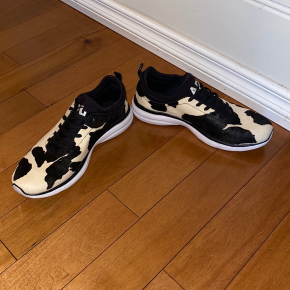 APL Iconic Phantom Black / White / Cow Running Shoes - Picture 3 of 10